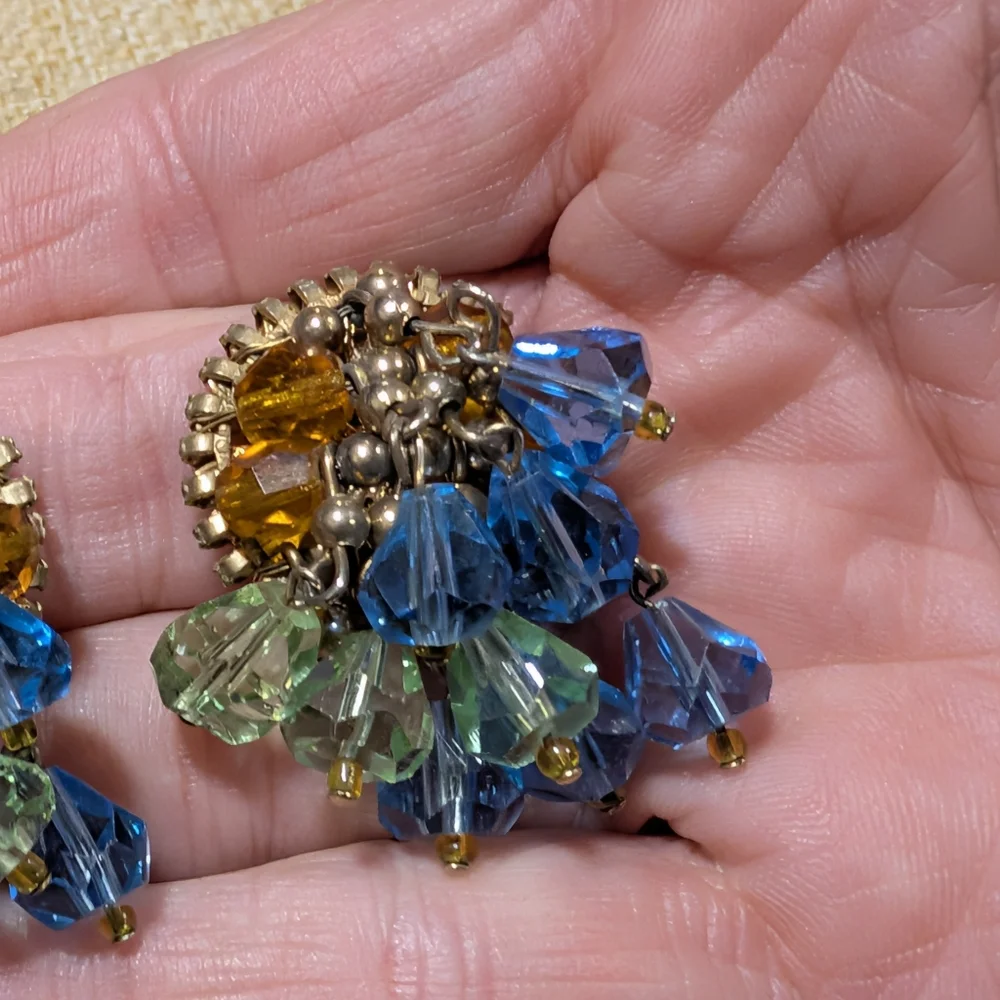 Vintage Mid Century Colorful Beaded Retro Clip On Earrings - Picture 3 of 7